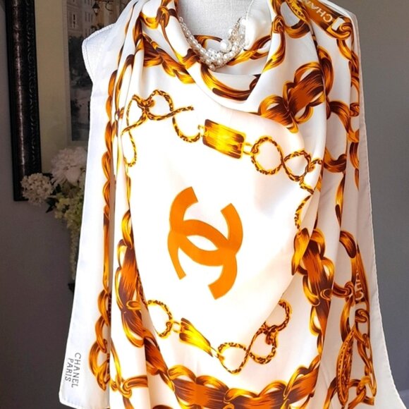 Gorgeous Vintage Chanel Scarf! - Picture 1 of 7